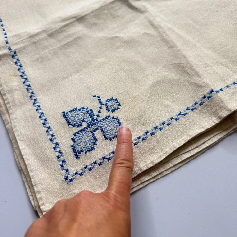 Unbranded vintage hand